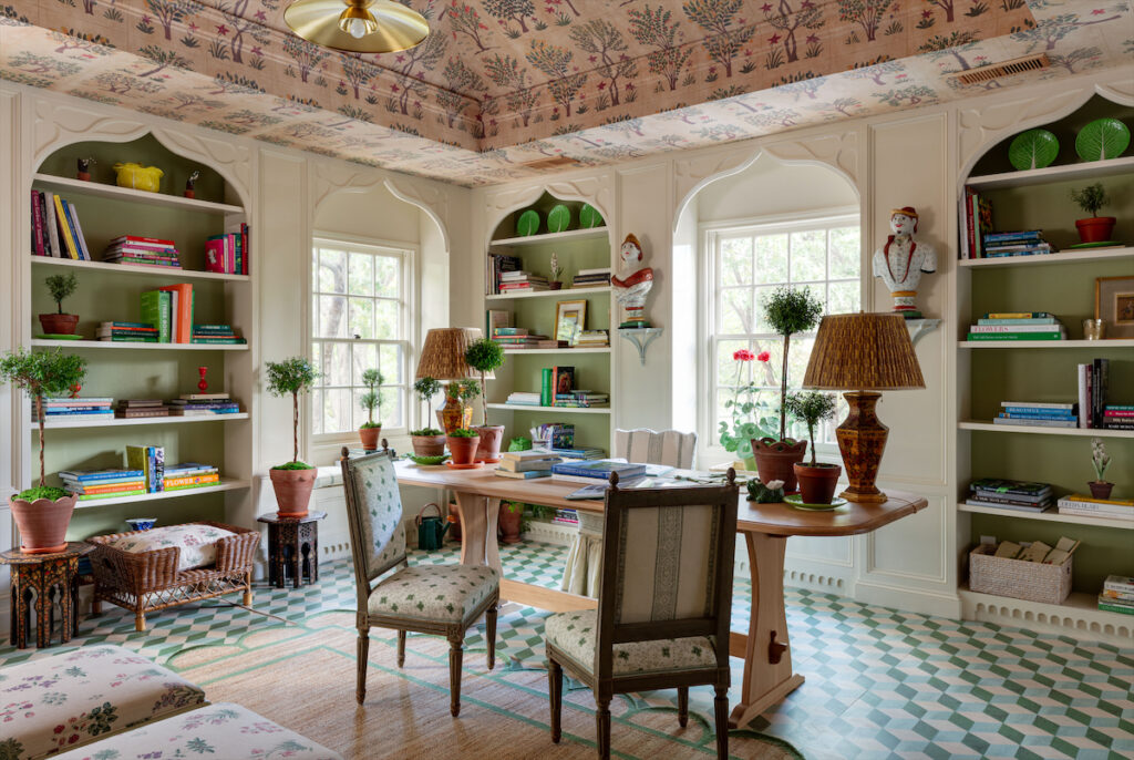 Office & Library: Cathy Kincaid Interiors (Photo by Nickolas Sargent)