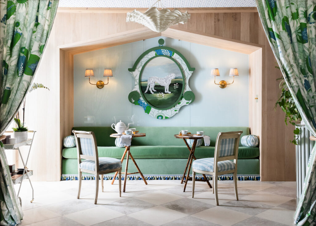 Hall: Sara Hillery Interior Design (Photo by Sarah Linden Photography)