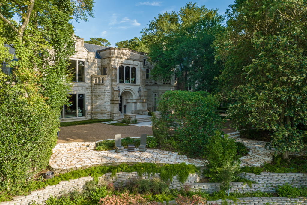 107 Timberwilde Lane (Photo by Berlyn Media for Martha Turner Sotheby’s International Realty)
