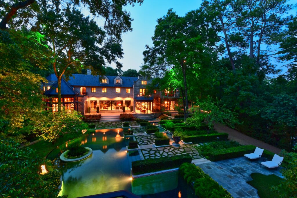 107 Timberwilde Lane (Photo by Berlyn Media for Martha Turner Sotheby’s International Realty)