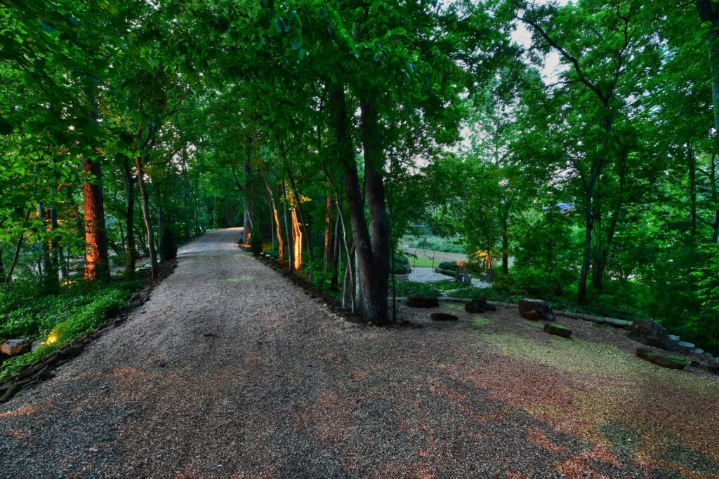 The gravel drive leading to the main house at 107 Timberwilde Lane (Photo by Berlyn Media for Martha Turner Sotheby’s International Realty)