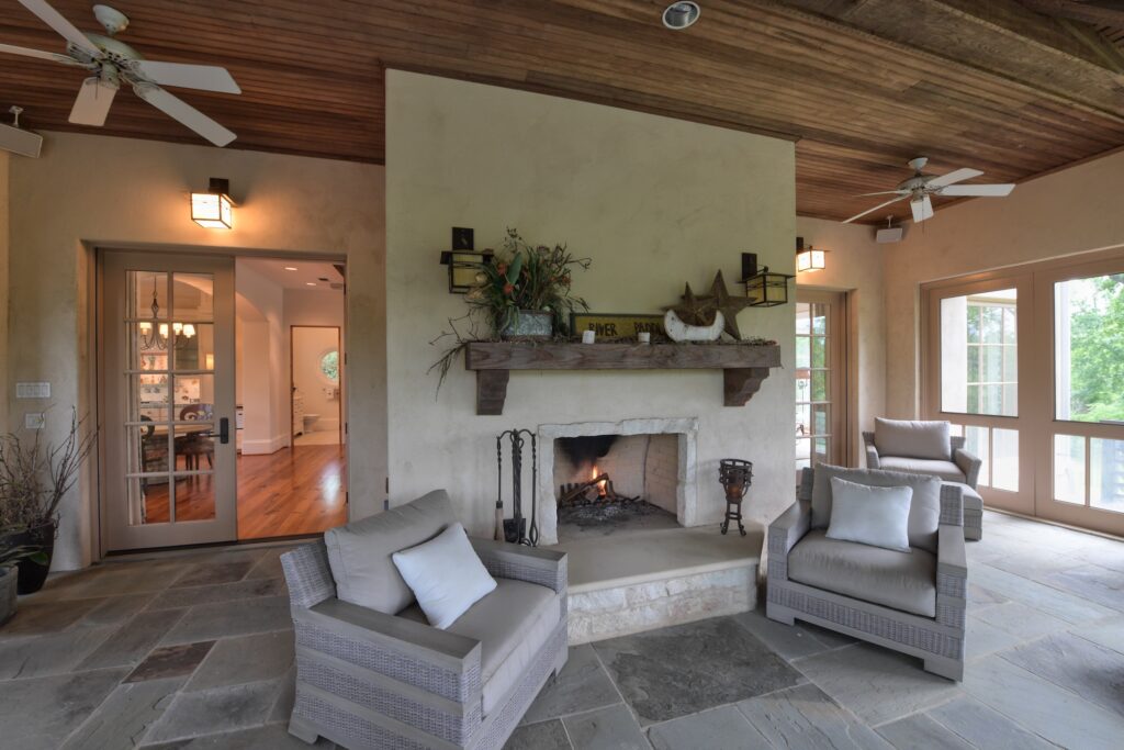 The guest house at 107 Timberwilde Lane  (Photo by Berlyn Media for Martha Turner Sotheby’s International Realty)