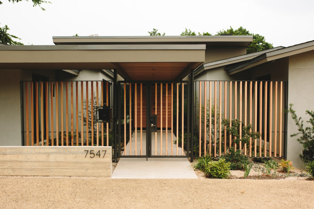 One of the homes on the AIA Dallas Tour of Homes is the Yamini Drive Residence, a mid-century home that was tragically impacted by the 2020 tornado that devastatingly struck North Dallas.