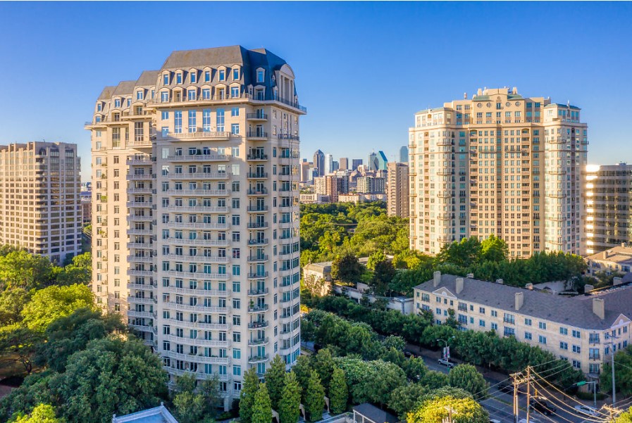 The Turtle Creek Tour of Homes will feature a two-story penthouse at The Vendome. (Photo by Shoot2Sell and Turtle Creek Association)