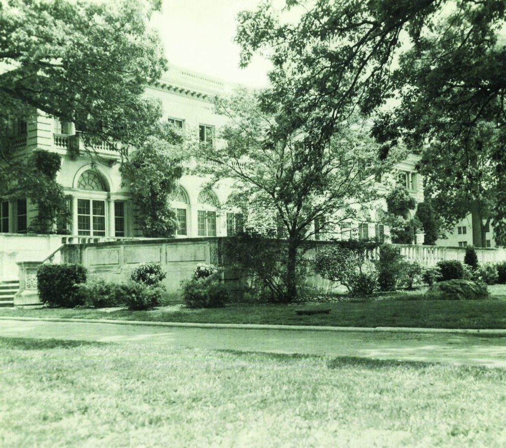 A rear view of Henri Bendel’s mansion at Kings Point, Long Island. (Courtesy Sally Robbins)