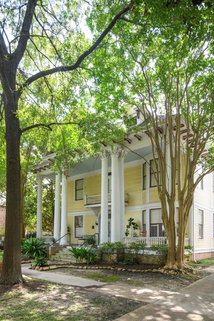 Annise Parker and Kathy Hubbard were recognized for the renovation of the Crawford House  (Photo by Bradley Bosworth)