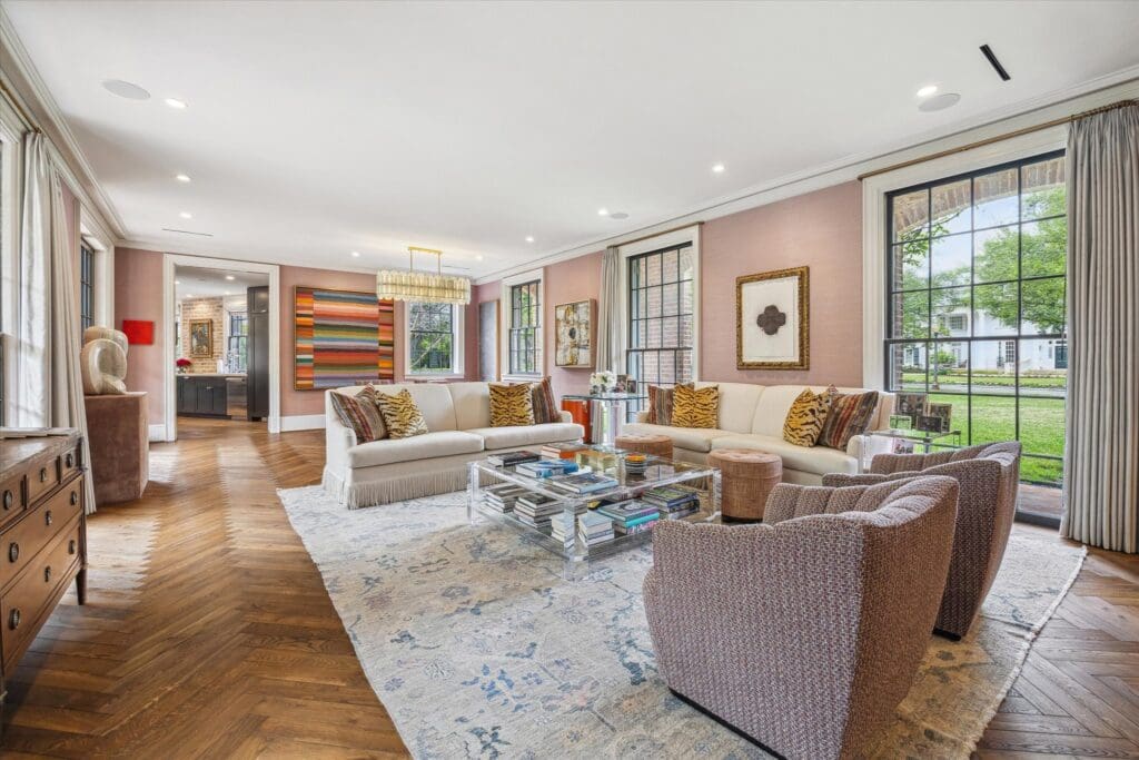 The family room at 3 Remington Lane in Houston's Shadyside neighborhood. (Photo by TK Images)