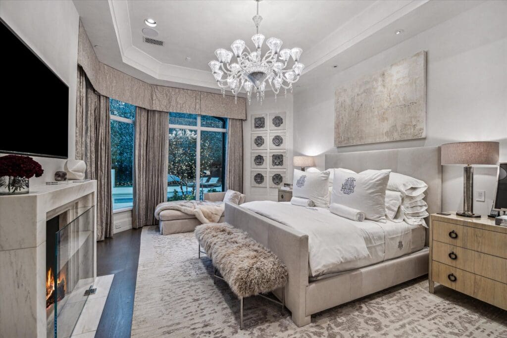 The ground floor primary suite at 220 Merrie Way Lane (Photo by TK Images)