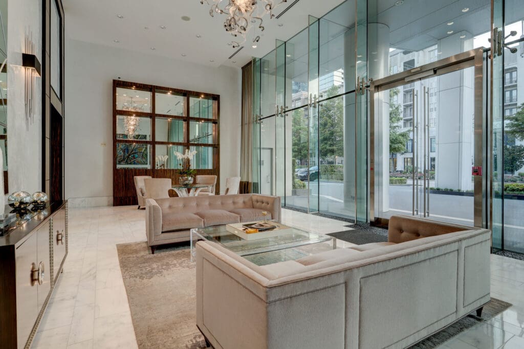 2727 Kirby delivers a contemporary aesthetic while maintaining comfortable, functional living spaces.