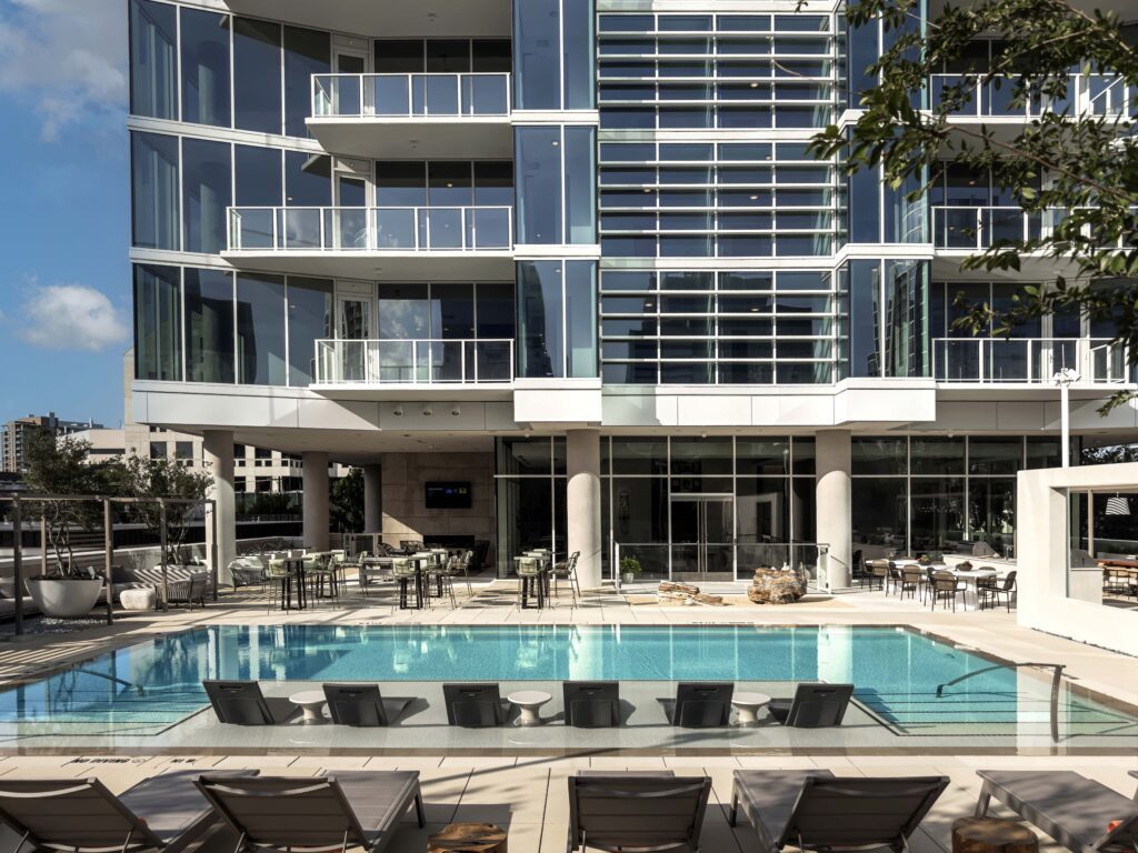 2811 Maple keeps its residents close to all of Dallas’ newest concepts and dressed for the occasion.