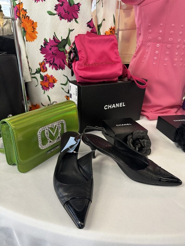 Let's go shopping at the Blue Bird Circle Couture Boutique