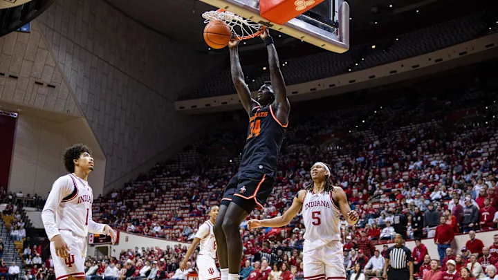 Kalifa Sakho brings plenty of size and hops to Kelvin Sampson’s University of Houston front court. And after successful back surgery, he’s feeling healthy than ever.