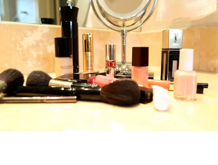 You will find Stila, Laura Mercier, Essie and YSL Beauté in her beauty cabinet.