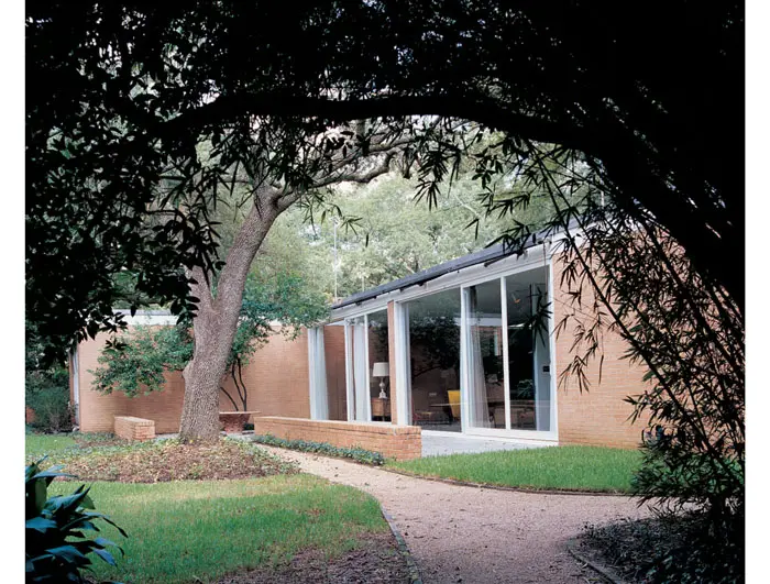 Exterior view of the de Menil house