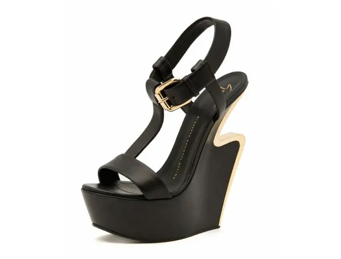 Wedge sandal with signature "G" design