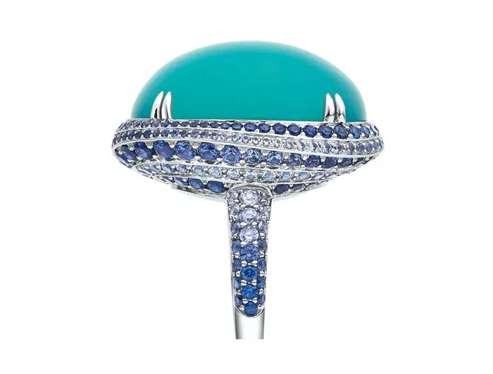 Ring with a 21.66-carat chrysocolla, surrounded by sapphires in platinum 