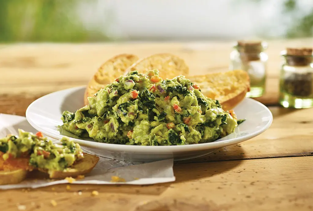 Avocado kale salad