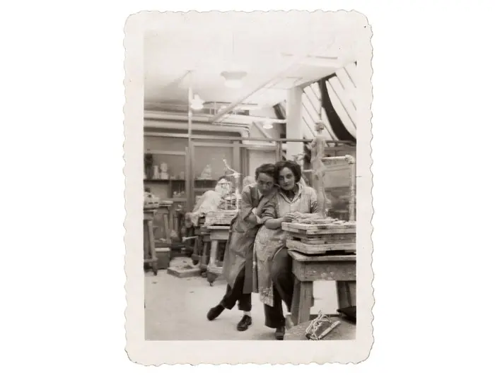 Princeton Architectural Press' new release "Artists Unframed: Snapshots from the Archives of American Art" by Merry A. Foresta reveals the personalities and hints at the inspirations and foibles of iconic 20th-century creatives. 