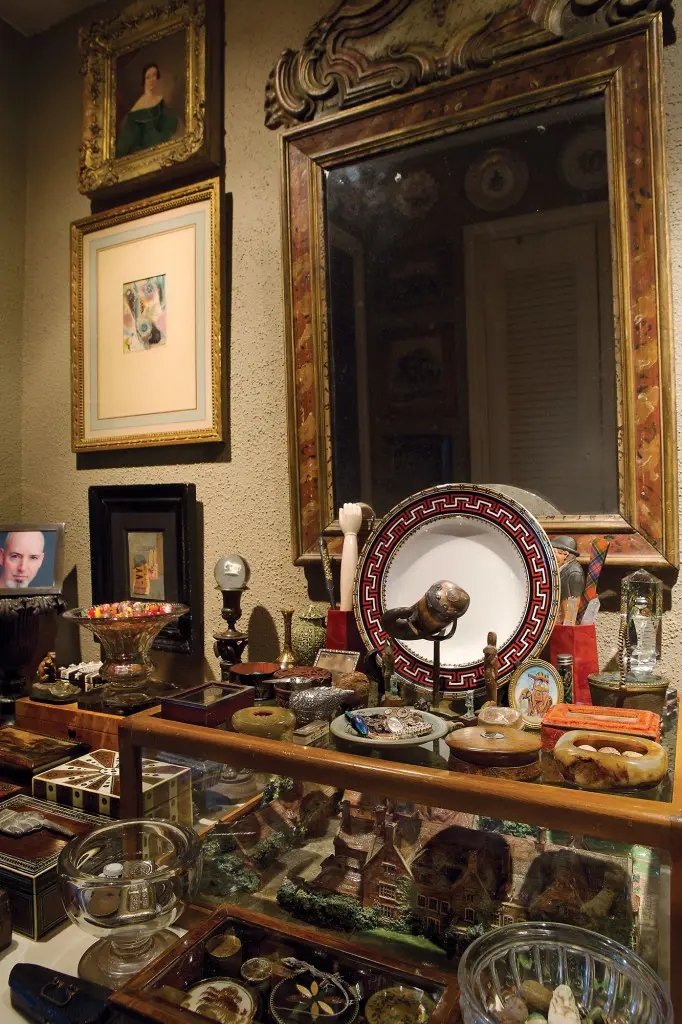 You can see something with a hands or feet motif in almost every room in the house.