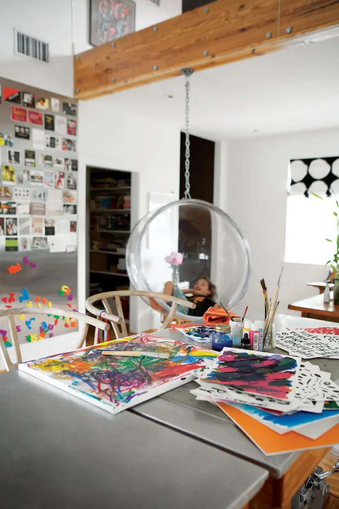 Jill Smith’s studio, meant for both work and family play, also serves as a guest bedroom. Metal-topped wooden rolling tables were
purchased from October Gallery when it was closing. Bubble chair by Eero Aarnio (1968) from Guess.