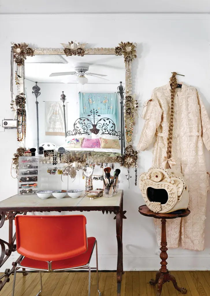 In a bedroom nook, a vintage chair dialogues with the artist’s tile-and-metal dressing table — another example of husband Memo’s talent.