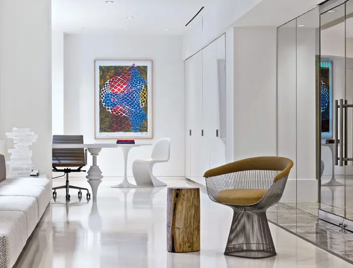 In the reception area, Terry Winters’ lithograph Fate Map and Joseph Havel’s resin sculpture Atlas Shrugged, both from Hiram Butler Gallery. Vintage Knoll Platner and Verner Panton chairs, Knoll Saarinen Tulip table and petrifi ed-wood side table.