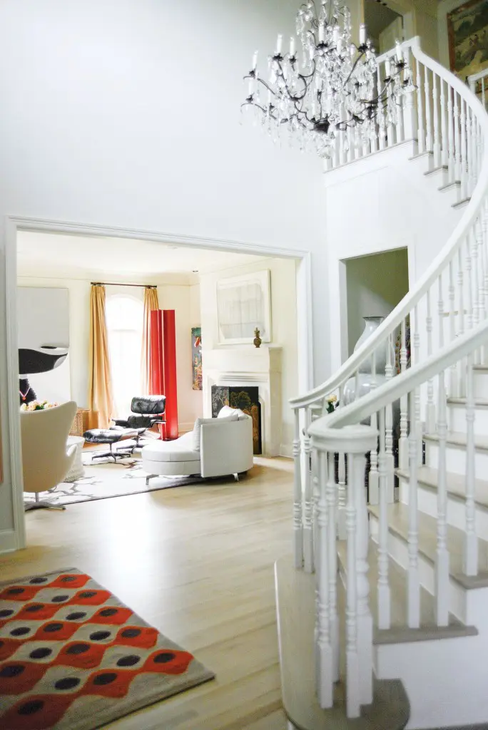 In the entry, Asha rug from Carol Piper Rugs at Ellouise Abbott showroom.
