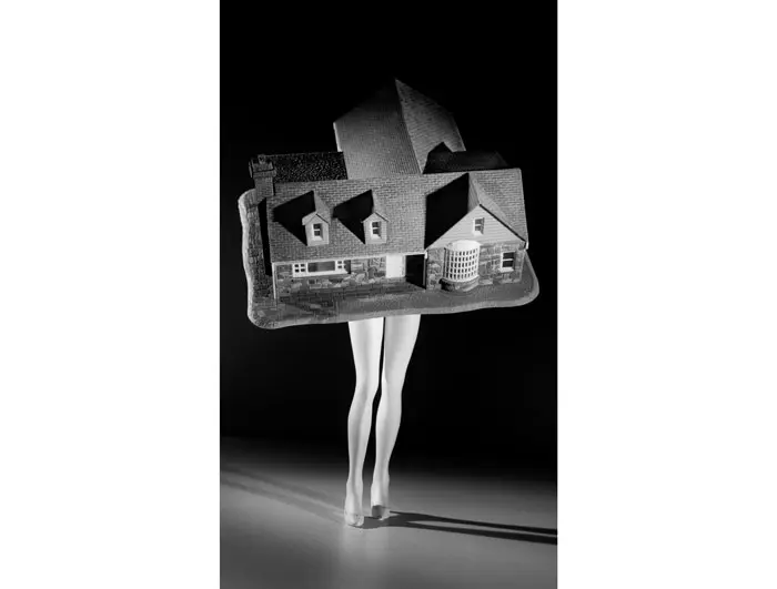 Laurie Simmons ' "Walking House," 
1989