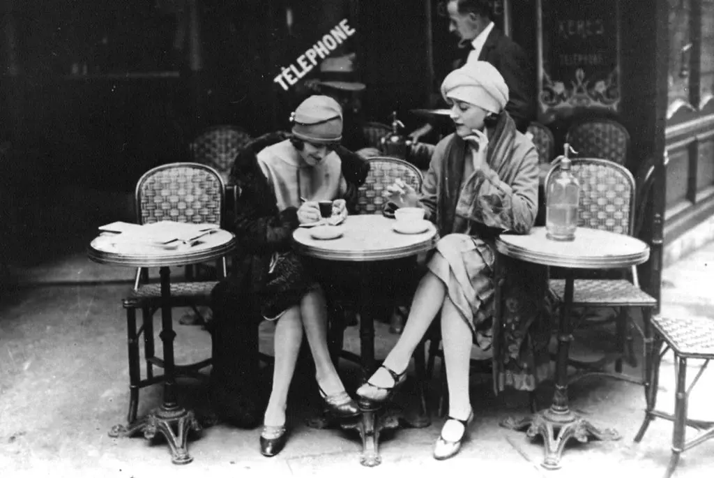 Tres Chic: Edgy and Beautiful French Waitress Inspires — How To Dress Like a Real Parisian