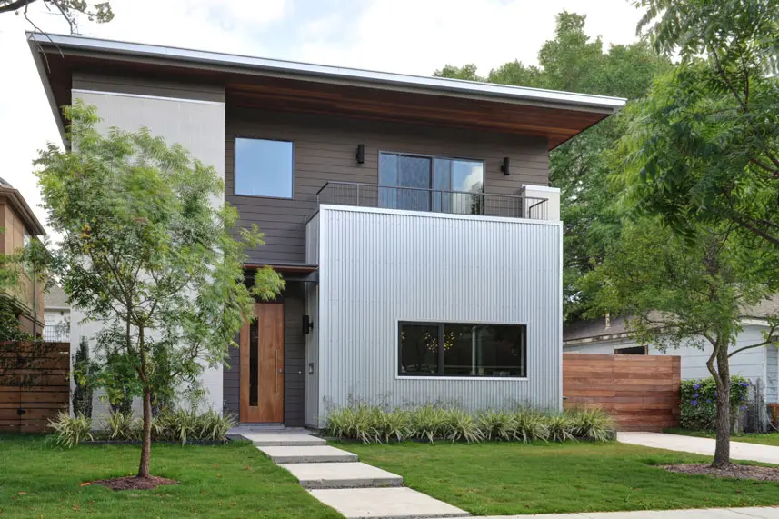 This West University space designed by studioMET Architects was maximized on its lot. The staircase was designed with sustainable materials from Habitat for Humanity.
