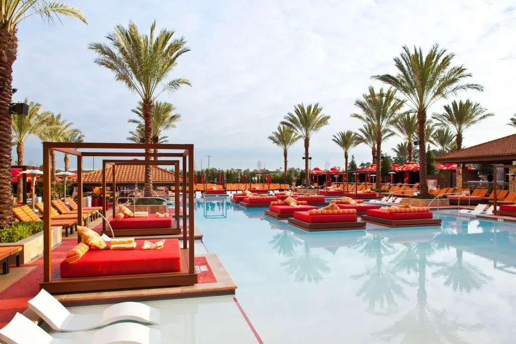 The pool, cabanas and swim-up bar are rimmed by an allee of palms and bordered by a lazy river (perfect for the kiddies). Our group dined poolside one evening at the nearby Grotto. 