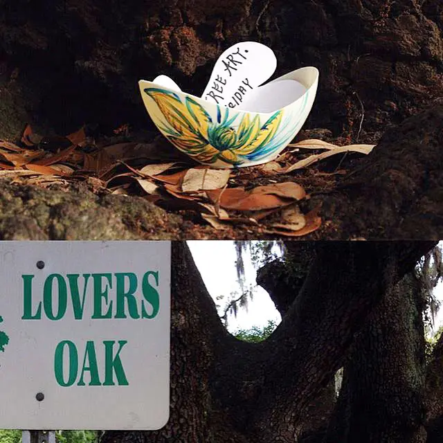 Lover’s Oak in Brunswick, Georgia, is a majestic tree under which couples historically meet and profess their devotion to each other. Within the trunks of this tree, Larissa Berg (@usnxkk) tucked her “Outward Energy” for Brunswick’s Free Art Friday.