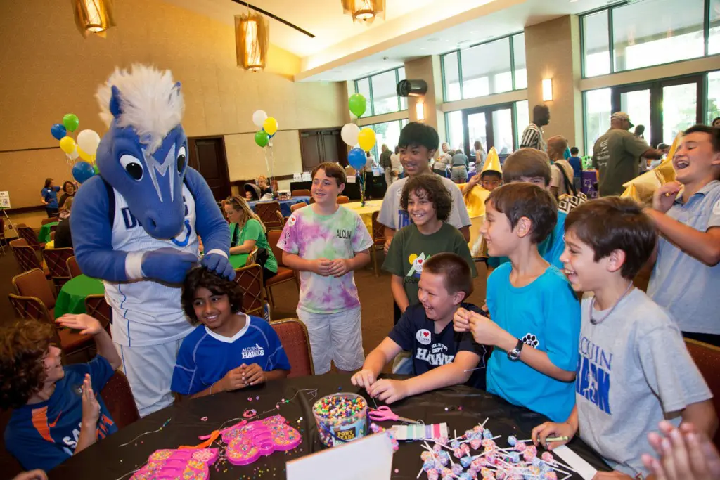 Mavs Champ with Kids Give volunteers