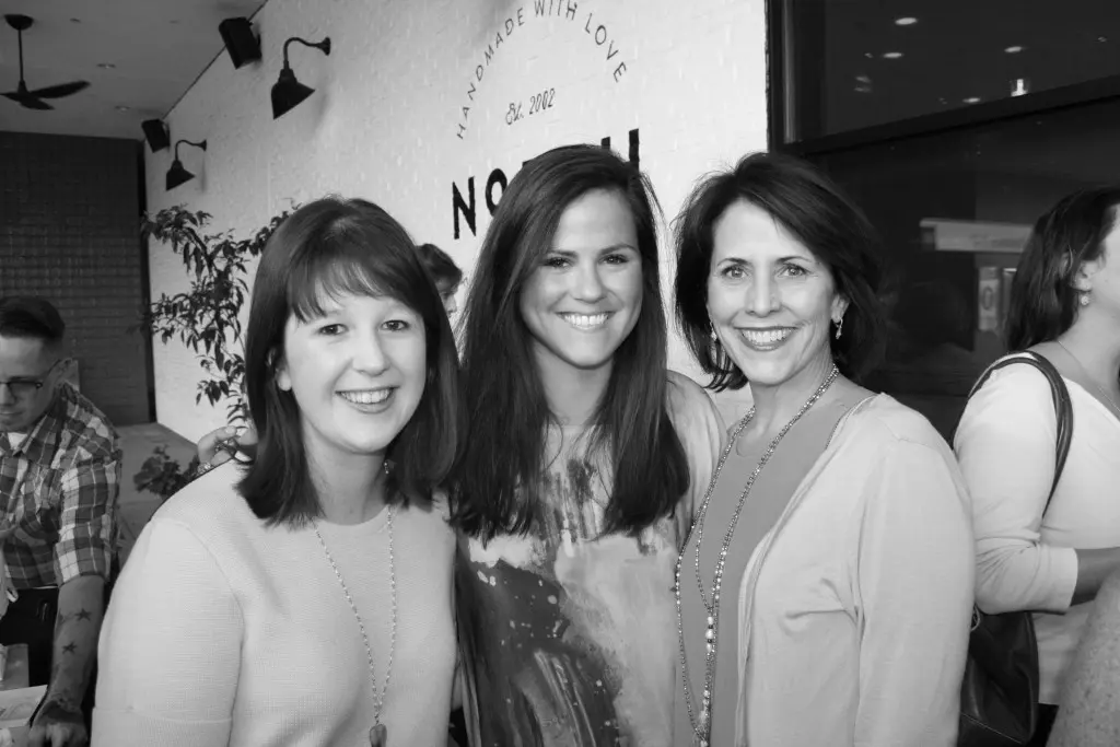Theta Charity Antiques Show Toasts the Designers Walk, 09.23.2015