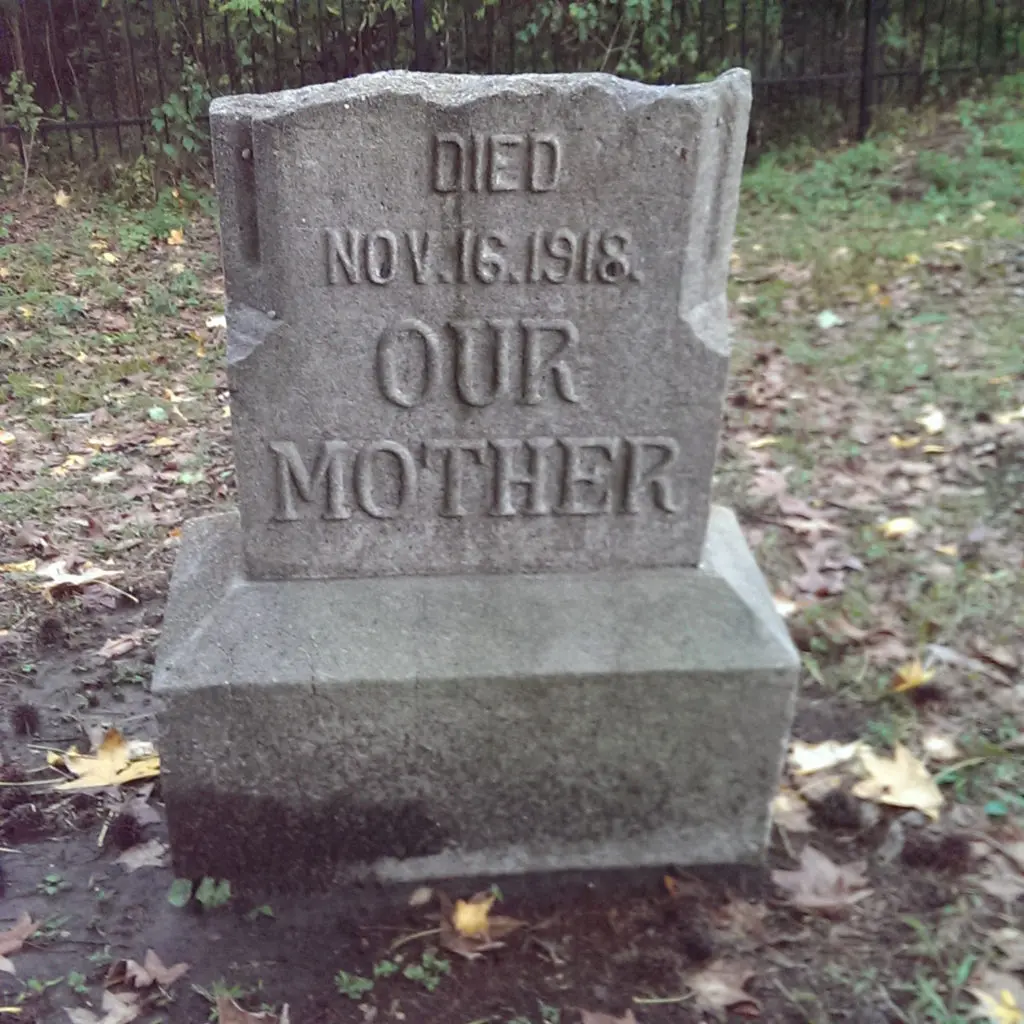 The gravestones at Olivewood call out for tender loving care. (Photo by Matthew Ramirez)