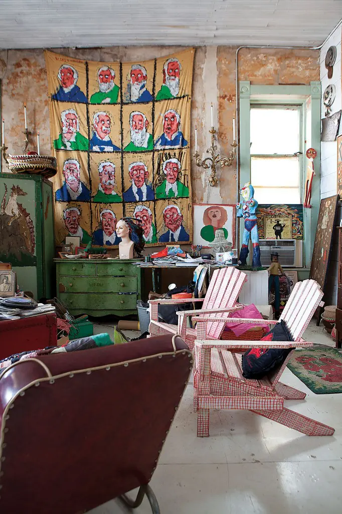 On the wall of the bedroom, a presidential
banner by Texas’ famed outsider Ike Morgan has pride of place. Webb Gallery represents the internationally exhibited
Morgan’s work.