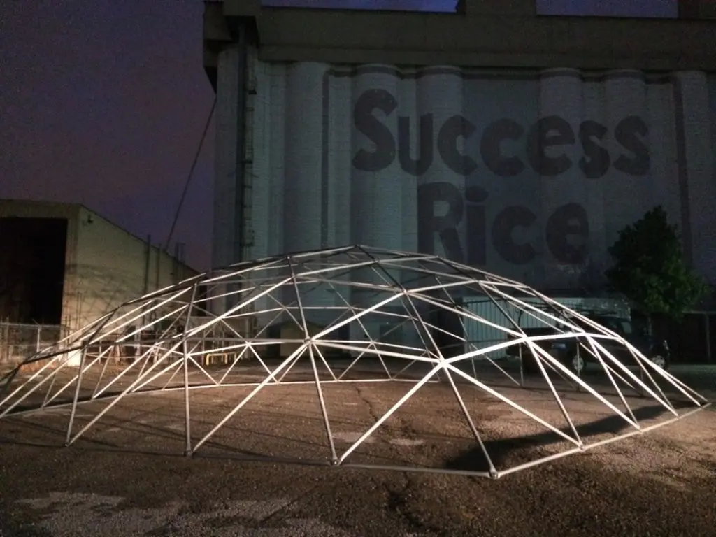 Art Wows: Silos Deserve Your Attention — and a Iconic Skyscraper Hides a Gallery