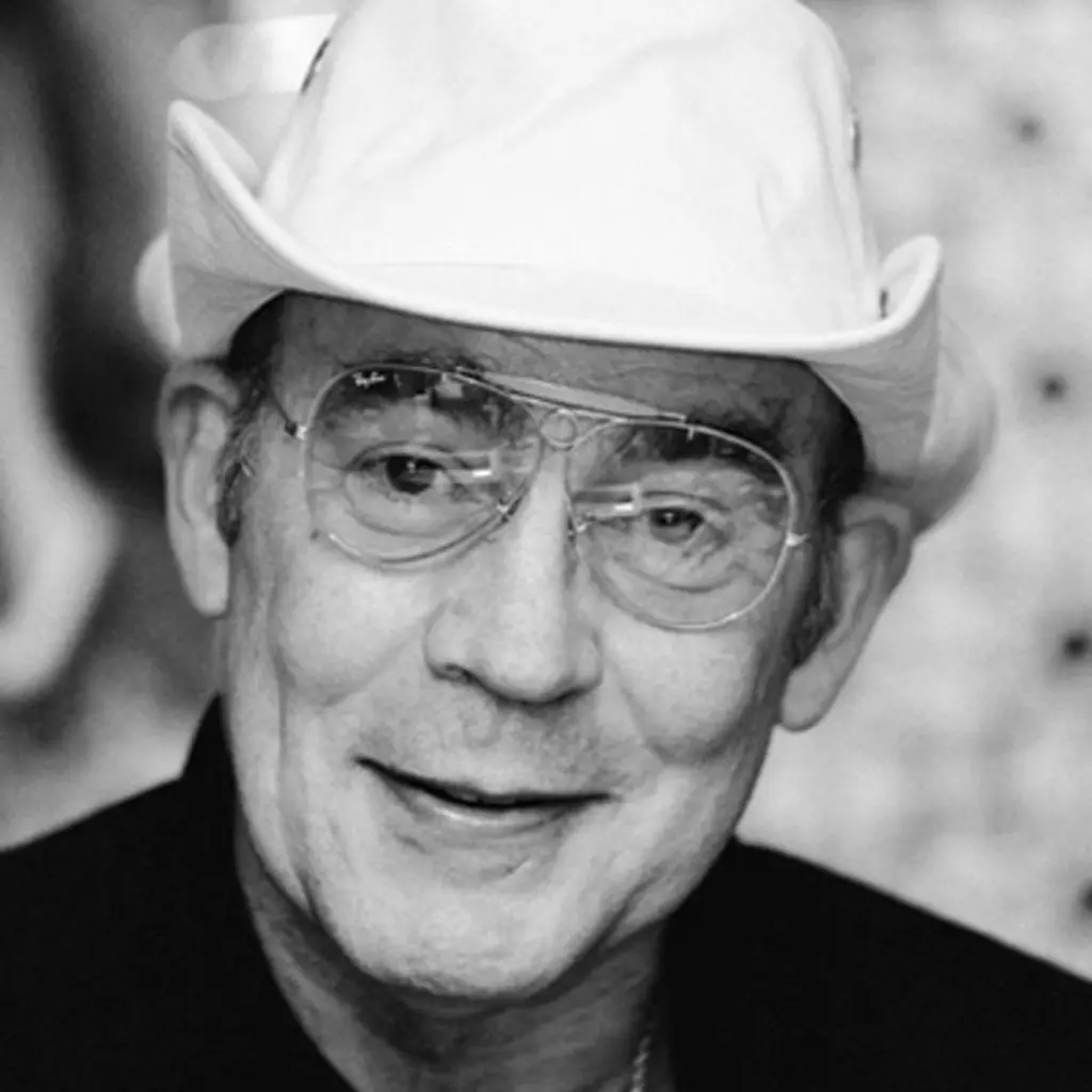 A World War II Fighter/Fashion Icon’s Death, Creepy Totems and Hunter S. Thompson’s Son: What We’re Reading Now