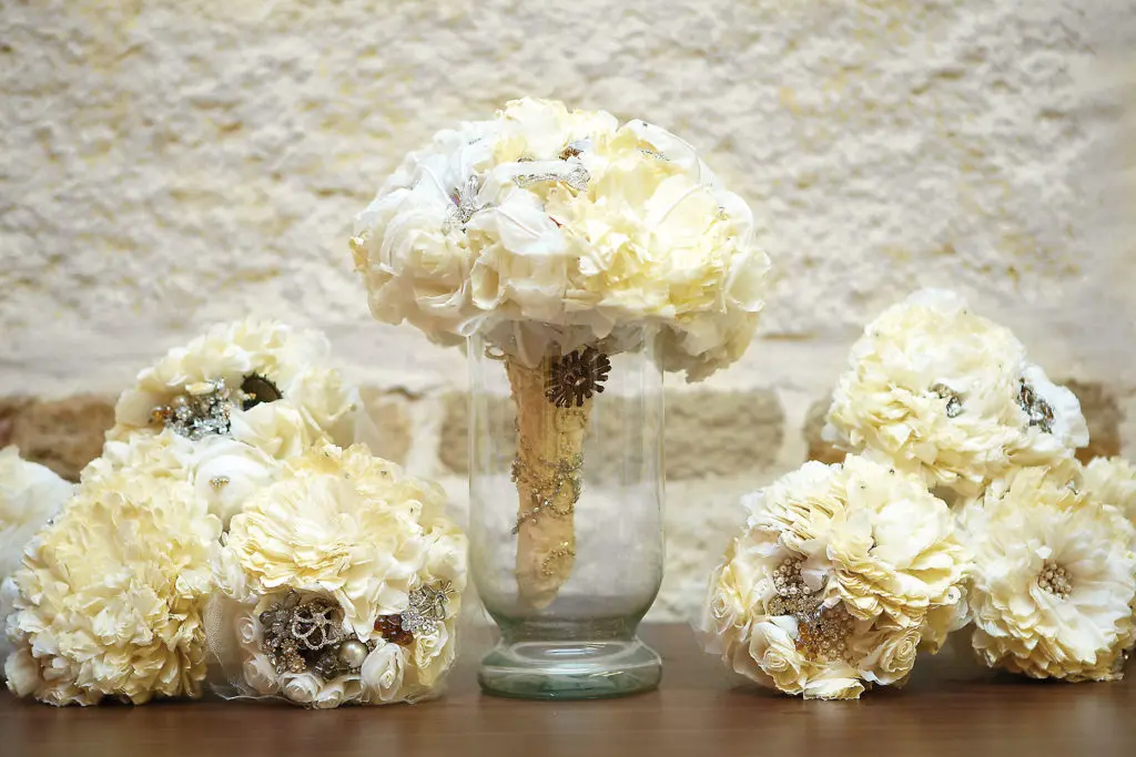 The Best Wedding Flowers, Invitations and Name Cards: Details That Make a Bride Swoon