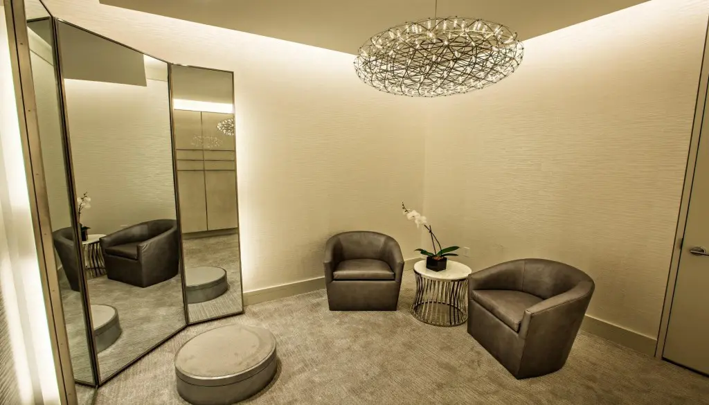 Dressing area in the Fifth Avenue Club