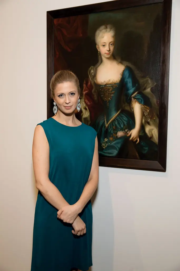 Tatiana Galitzine at the
“Habsburg Splendor” exhibition dinner with Andreas Möller’s Maria Theresa as a Child, circa 1727. Collection
Kunsthistorisches Museum,
Vienna.
