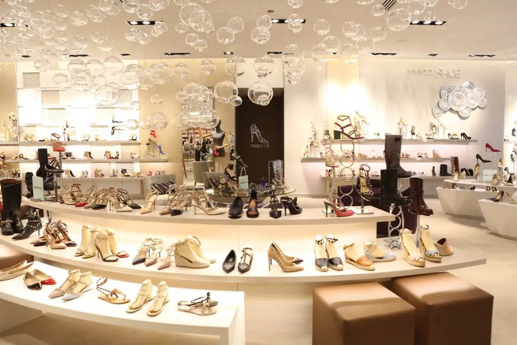 Saks' 1002-SHOE salon (Photo by Priscilla Dickson) 