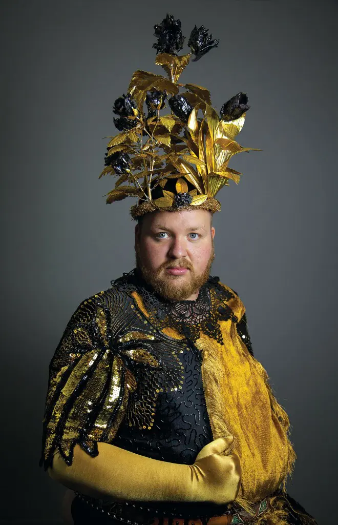 Anthony Sonnenberg models his "Crown for Midas," 2016, at Conduit Gallery. Courtesy the artist and Conduit Gallery, Dallas.