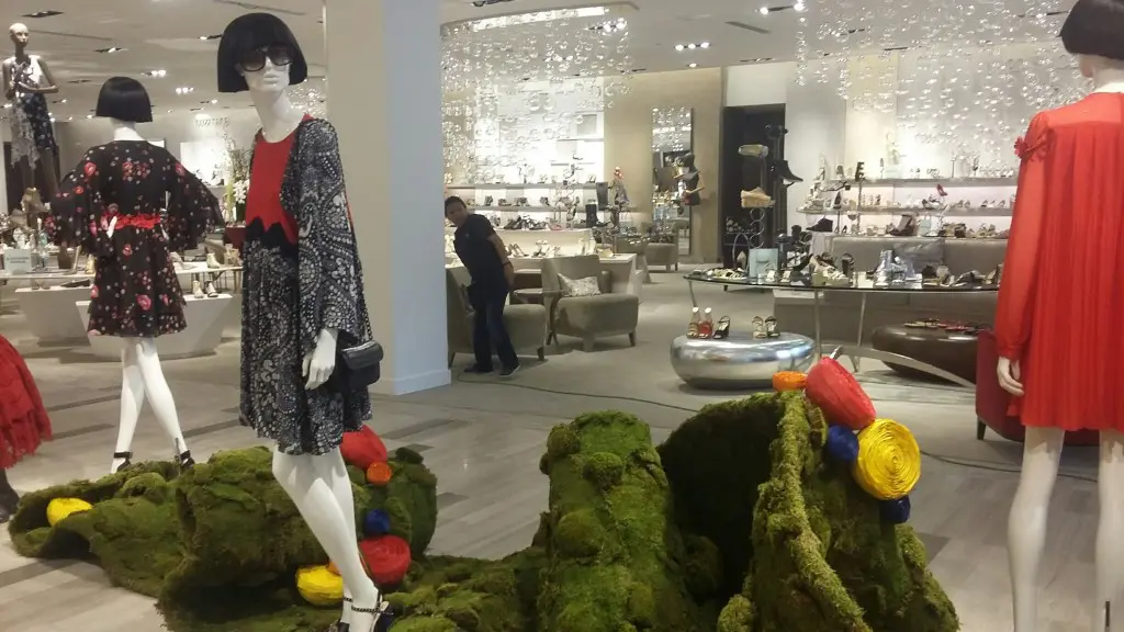 Houston's new Saks aims to be a showstopper.