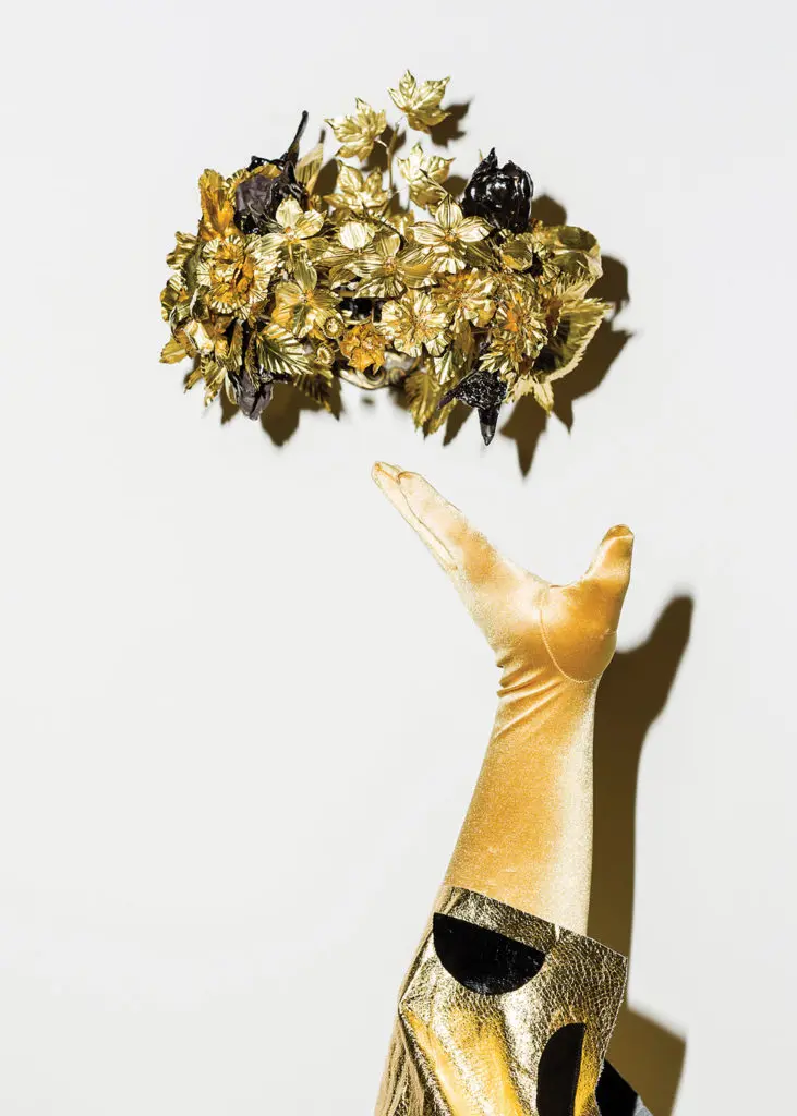 A signature crown by Sonnenberg.