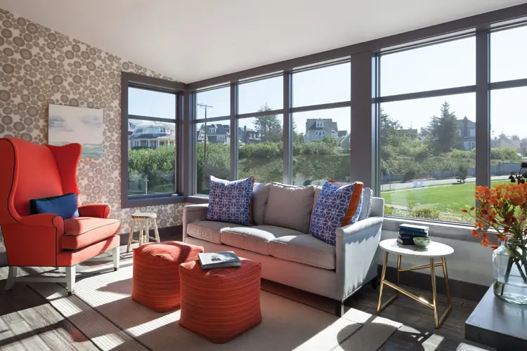 Andersen E-Series Casement and Picture Windows with painted interiors match your city style while offering
sweeping skyline views.