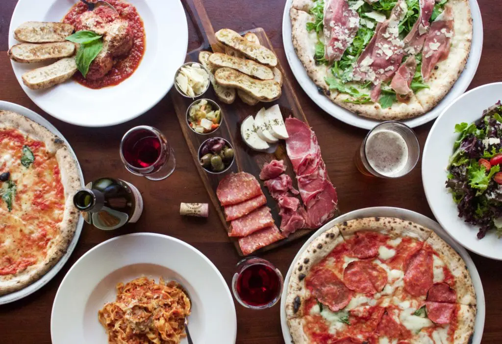 A New Pizza Restaurant Brings Out Crowds in The Heights: True Italian by Way of Dallas?