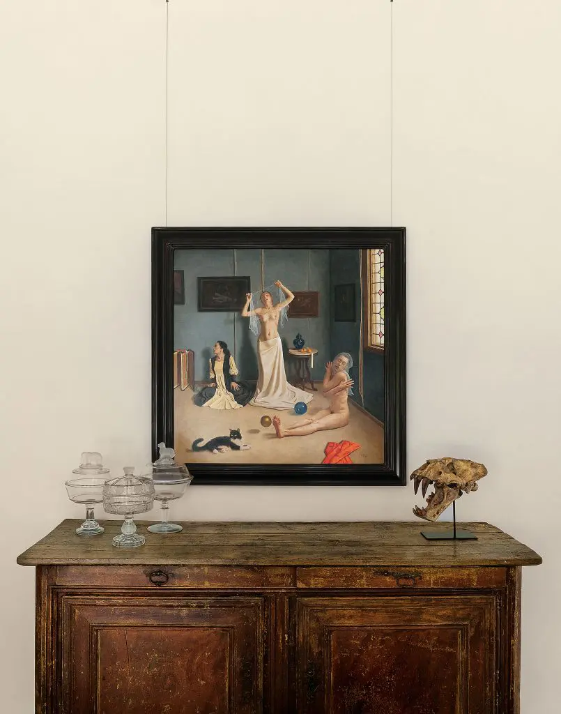 Antique French buffet from Chateau Domingue. Covered-glass footed compotes purchased from Jerry Spencer, “whose vast collection graced all the Houston antique shows until his death several years ago,” Lauren recalls. A saber-toothed tiger skull lends a note of Surrealism, as does the painting by Dan Griggs, a New Mexico artist.