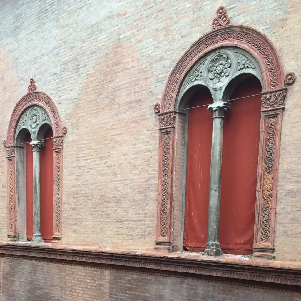 The uniformly fading window coverings caught my eye.