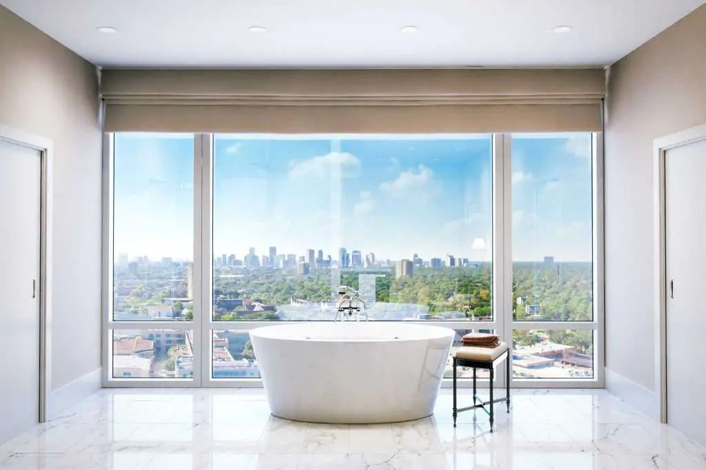 Villa Borghese's knows there is nothing more dramatic than a bath with a view.